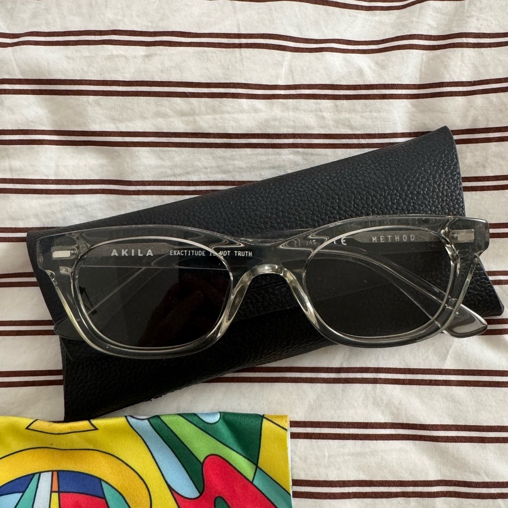 Gray Akila Women’s Sunglasses - Picture 4 of 6
